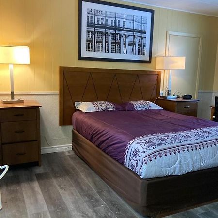 Pine Ridge Motel Timmins Bagian luar foto