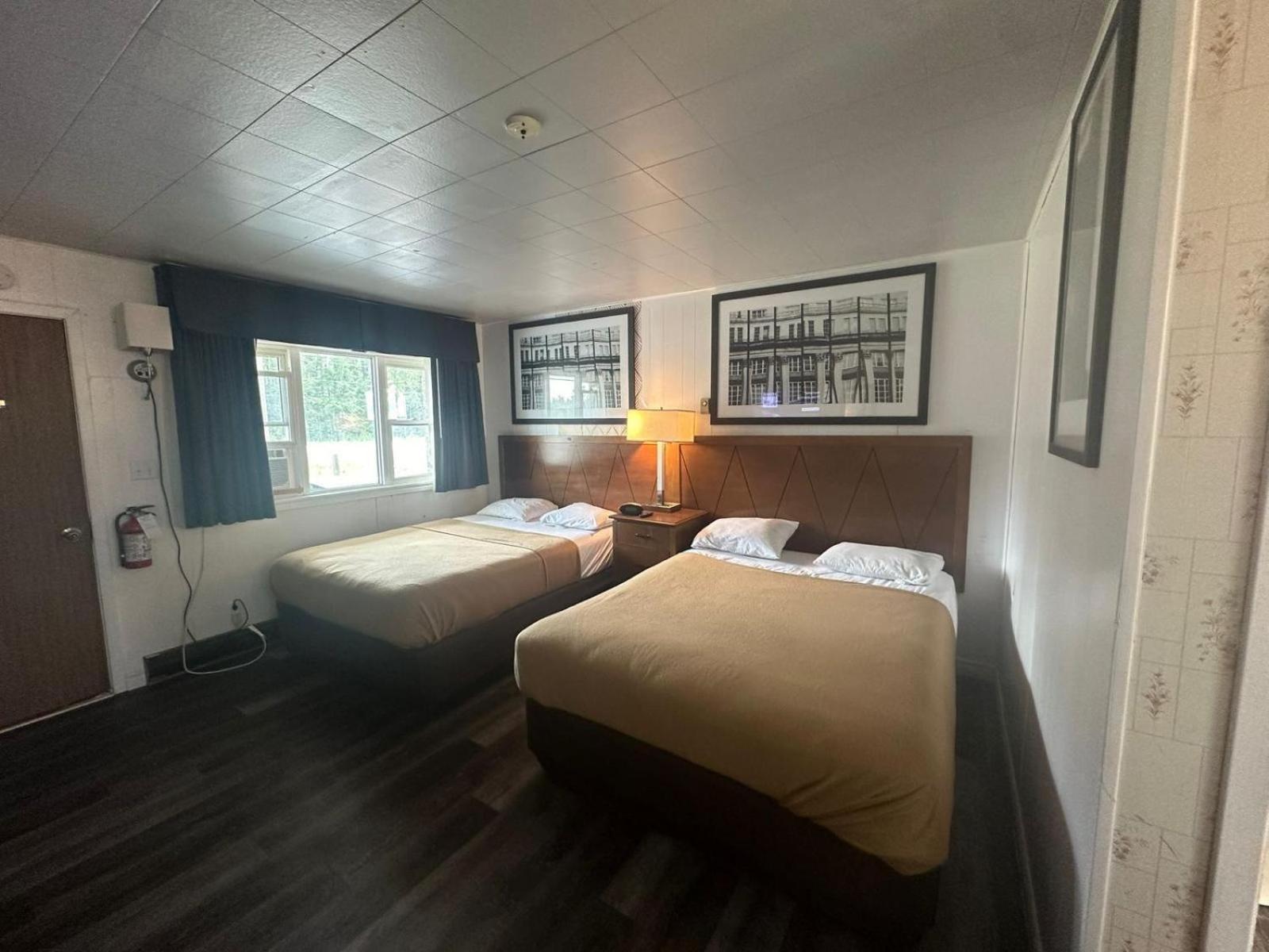 Pine Ridge Motel Timmins Bagian luar foto