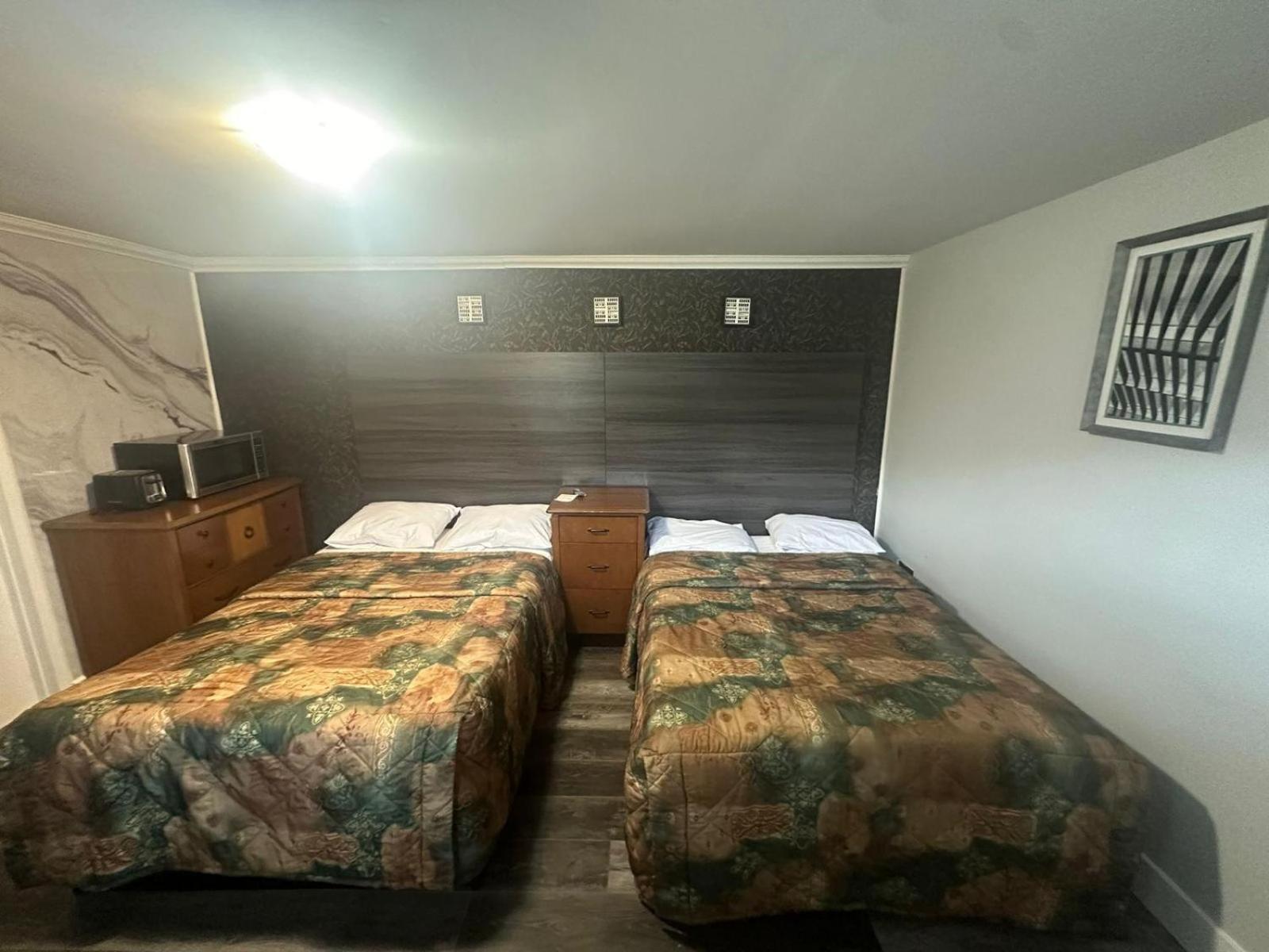 Pine Ridge Motel Timmins Bagian luar foto