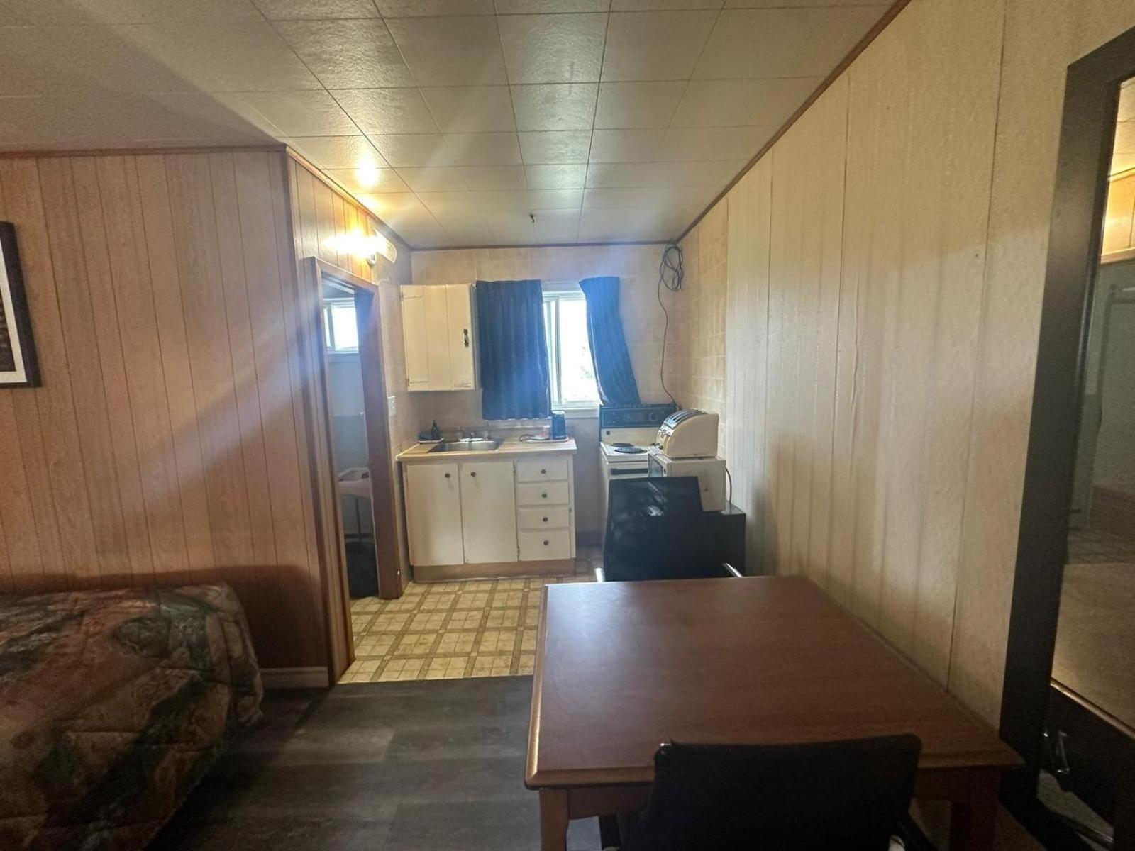 Pine Ridge Motel Timmins Bagian luar foto