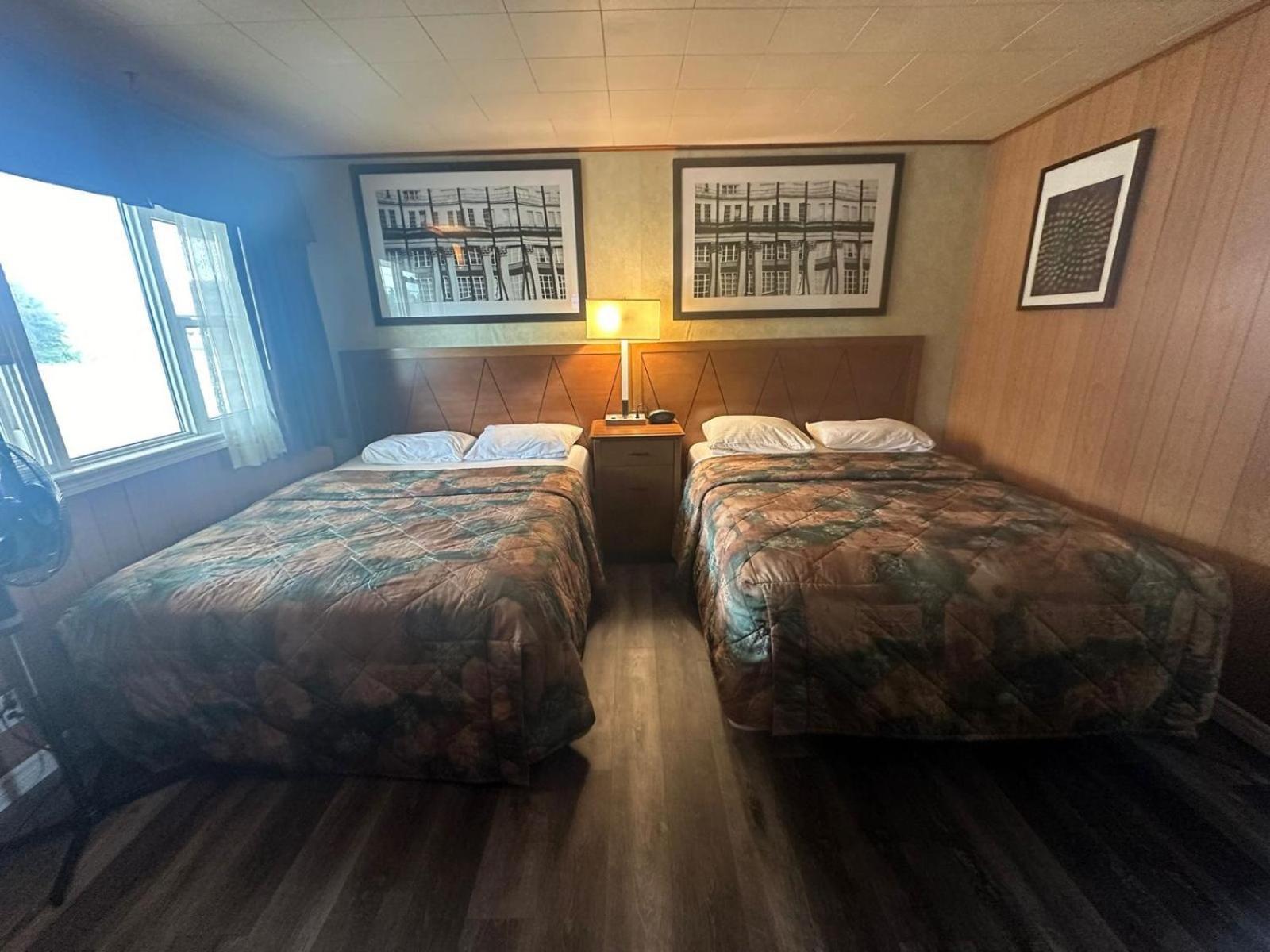 Pine Ridge Motel Timmins Bagian luar foto