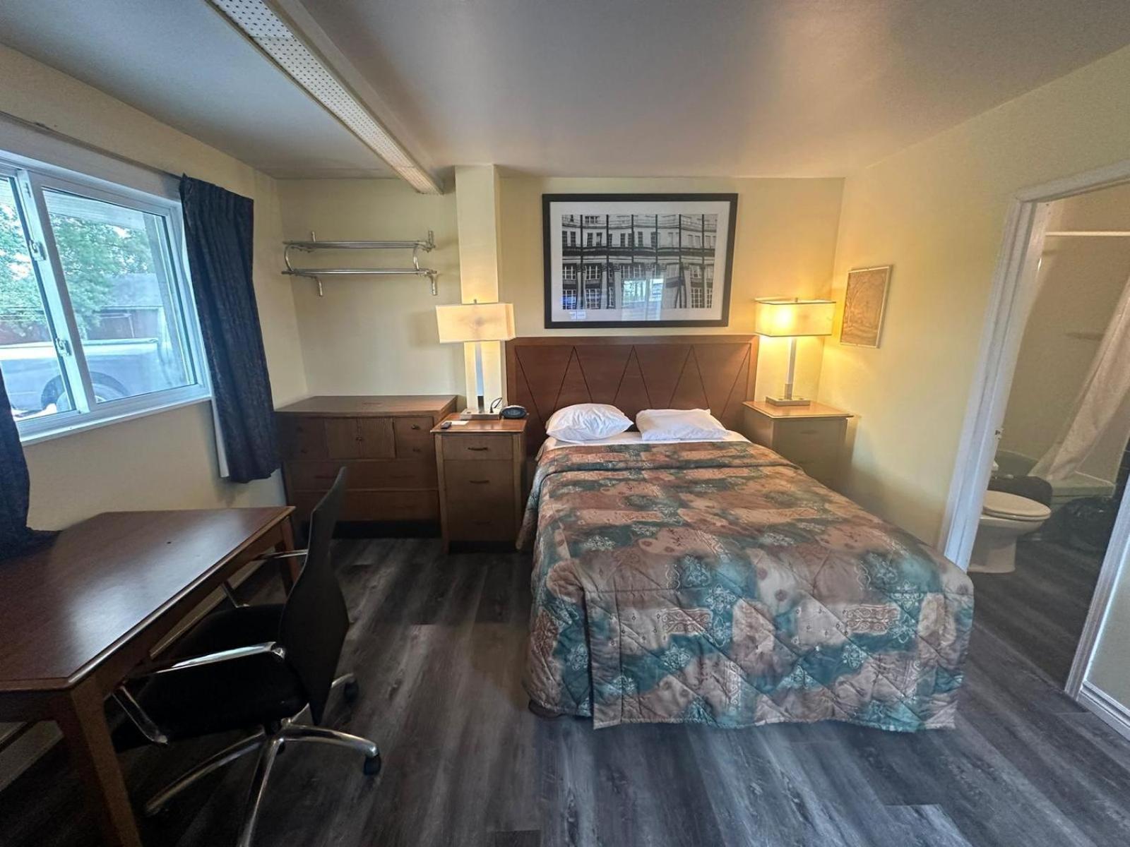 Pine Ridge Motel Timmins Bagian luar foto