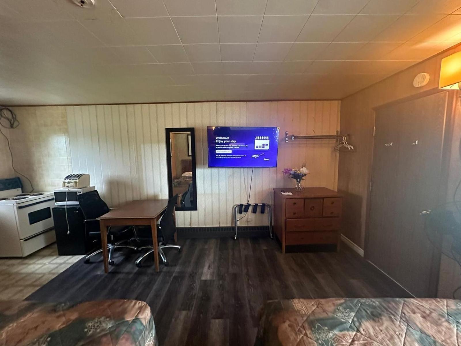 Pine Ridge Motel Timmins Bagian luar foto