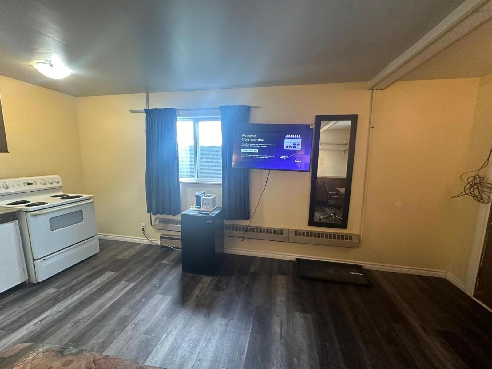 Pine Ridge Motel Timmins Bagian luar foto