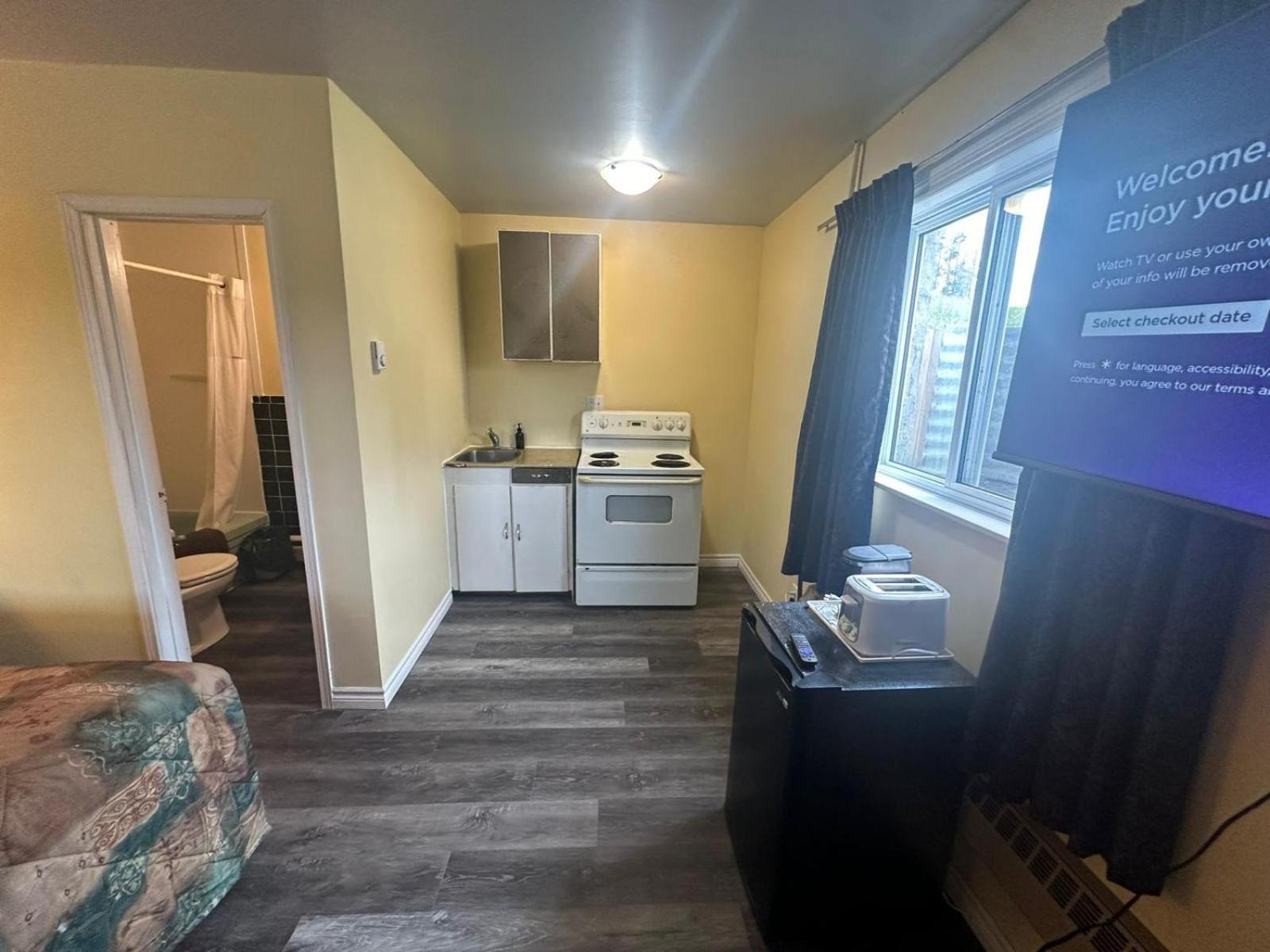 Pine Ridge Motel Timmins Bagian luar foto