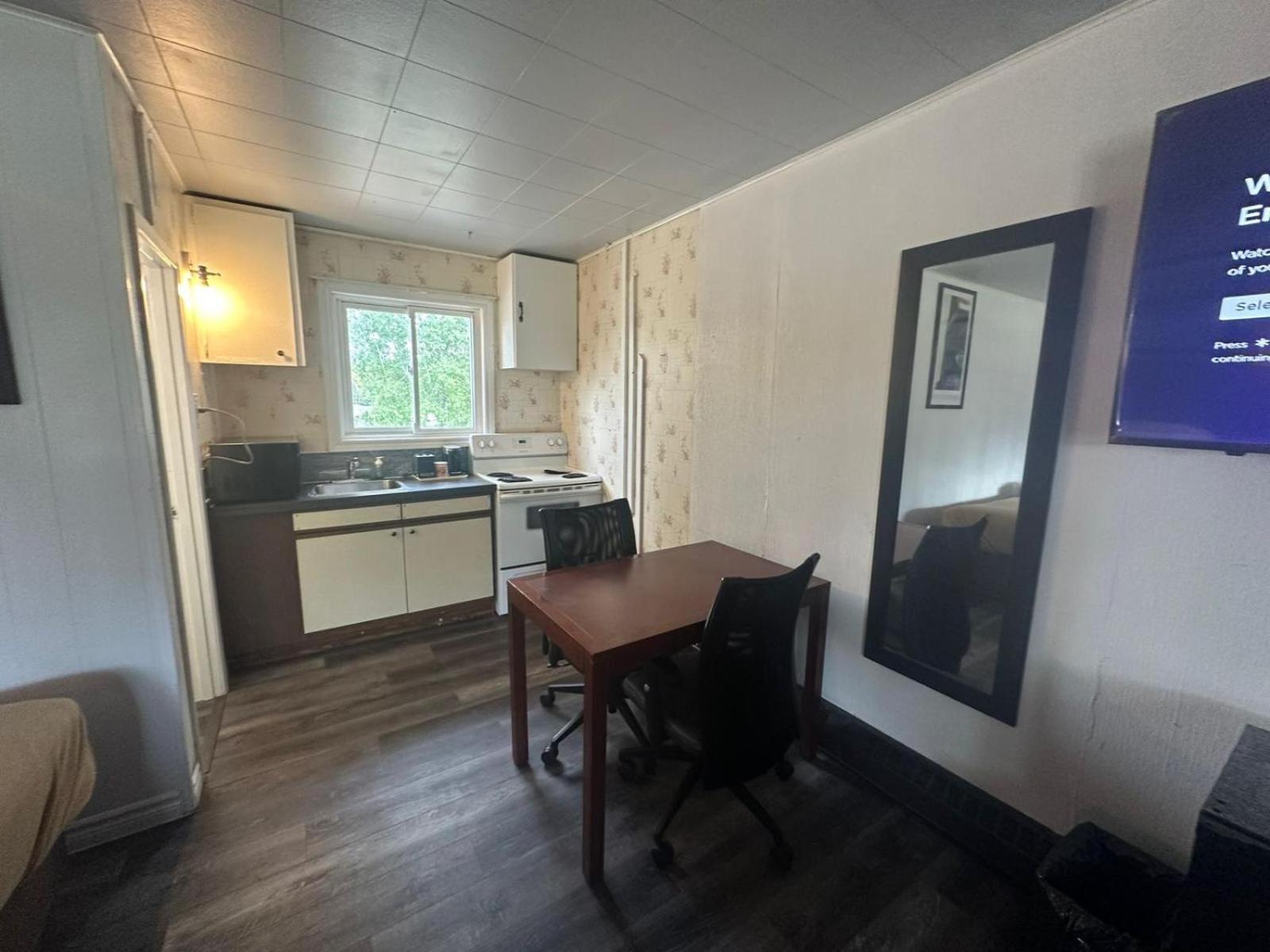 Pine Ridge Motel Timmins Bagian luar foto